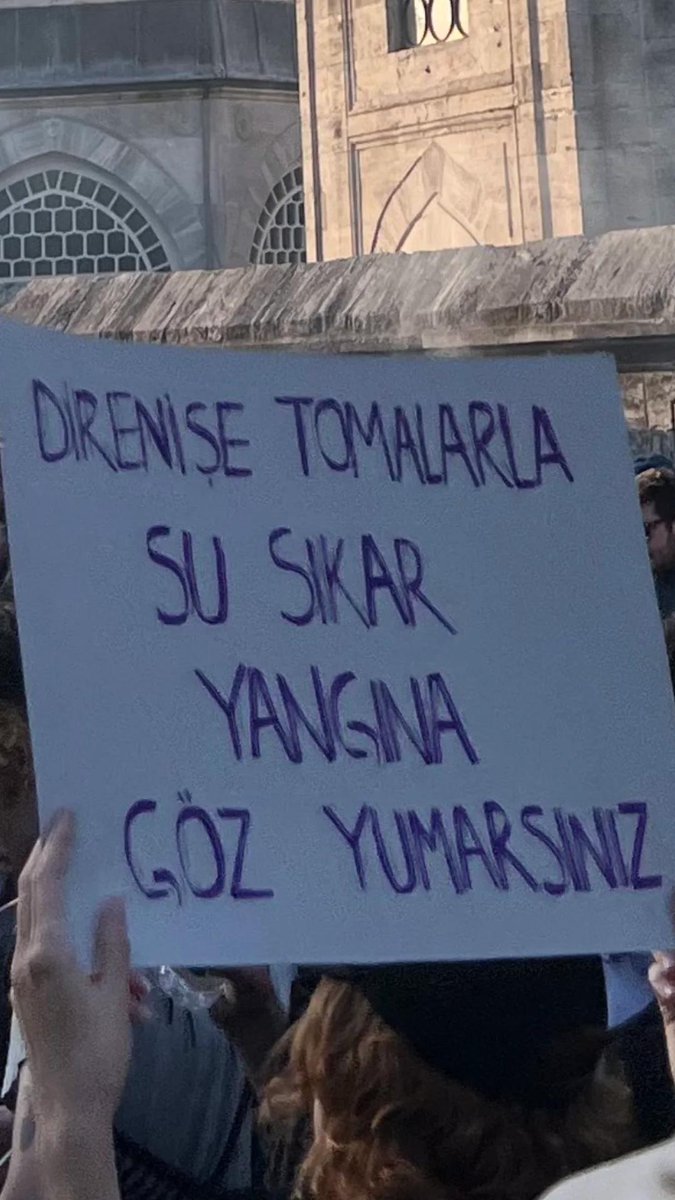 ÇEŞME YANIYOR ! #cesmeyanıyor 
ÖDEMİŞ YANIYOR! #ödemişyanıyor
İMZİR YANIYOR! #izmiryanıyor