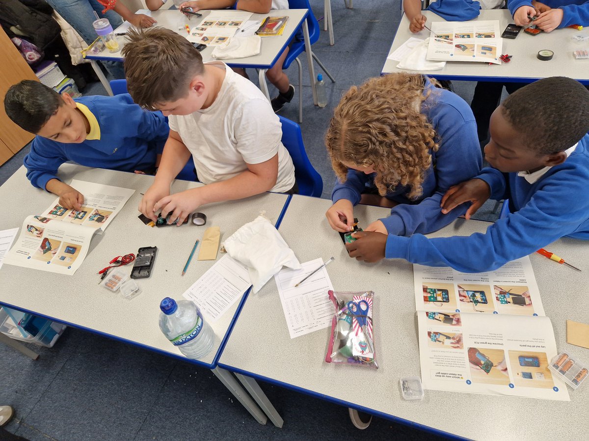 🎮💡 Fixing the future!

During #LondonClimateActionWeek2025, kids at Sir John Lillie Primary's <a href="/theteamrepair/">Team Repair</a> workshops tackled #EWaste hands-on—restoring retro tech &amp; learning key #STEM skills.

A fun path to a more circular world. 🌍🔧♻️

<a href="/LBHF/">H&F Council</a>