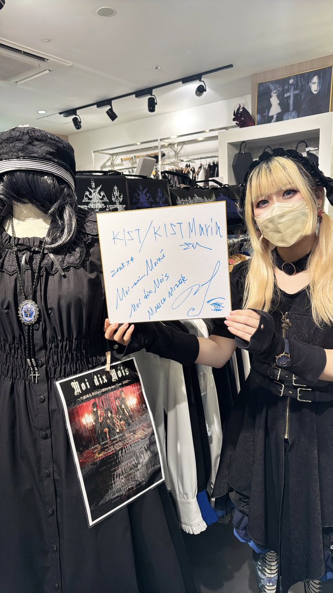 ♱ Moi dix Mois ♱の皆様が
札幌に到着後すぐにご来店くださいました☺️

メンバーの皆様気さくで優しくとっても素敵でした💙

そして‼️なんと‼️<サイン>をいただきました🙌

明日明後日はMoi-même-Moitiéを着て、ライブやおでかけを楽しみましょう😊

#KIST札幌