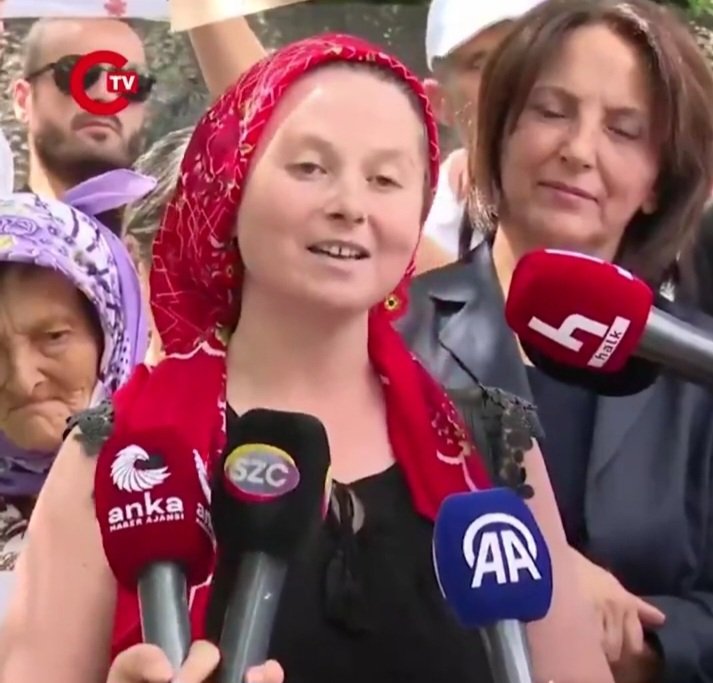 Köylü Milletin Efendisidir 
CHP,nin Tiyatrocusu değildir. 

YALANCI 👇
