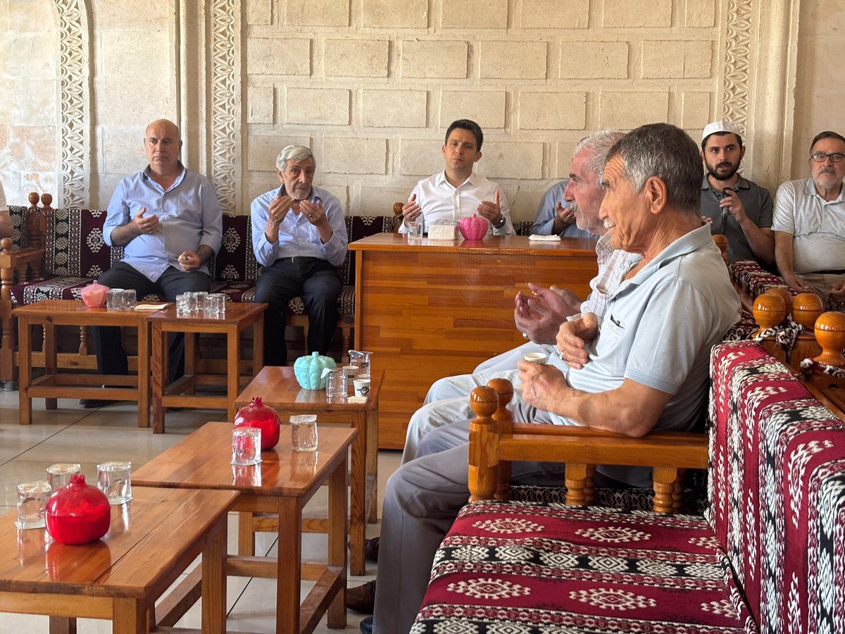 T.C. Derik Kaymakamlığı (@derikkaymakam) on Twitter photo 📍Tacarlar Taziye Evi
Kaymakamımız <a href="/yemrebayrakli/">Yunus Emre Bayraklı</a>, Yardım Ailesinin taziyesine katıldı.
Merhuma Allah’tan rahmet, ailesine ve yakınlarına başsağlığı ve sabır diliyoruz.
<a href="/TC_icisleri/">T.C. İçişleri Bakanlığı</a>
<a href="/Mardin_Valiligi/">Mardin Valiliği</a>
<a href="/iletisim/">T.C. İletişim Başkanlığı</a> 📍Tacarlar Taziye Evi
Kaymakamımız <a href="/yemrebayrakli/">Yunus Emre Bayraklı</a>, Yardım Ailesinin taziyesine katıldı.
Merhuma Allah’tan rahmet, ailesine ve yakınlarına başsağlığı ve sabır diliyoruz.
<a href="/TC_icisleri/">T.C. İçişleri Bakanlığı</a>
<a href="/Mardin_Valiligi/">Mardin Valiliği</a>
<a href="/iletisim/">T.C. İletişim Başkanlığı</a>