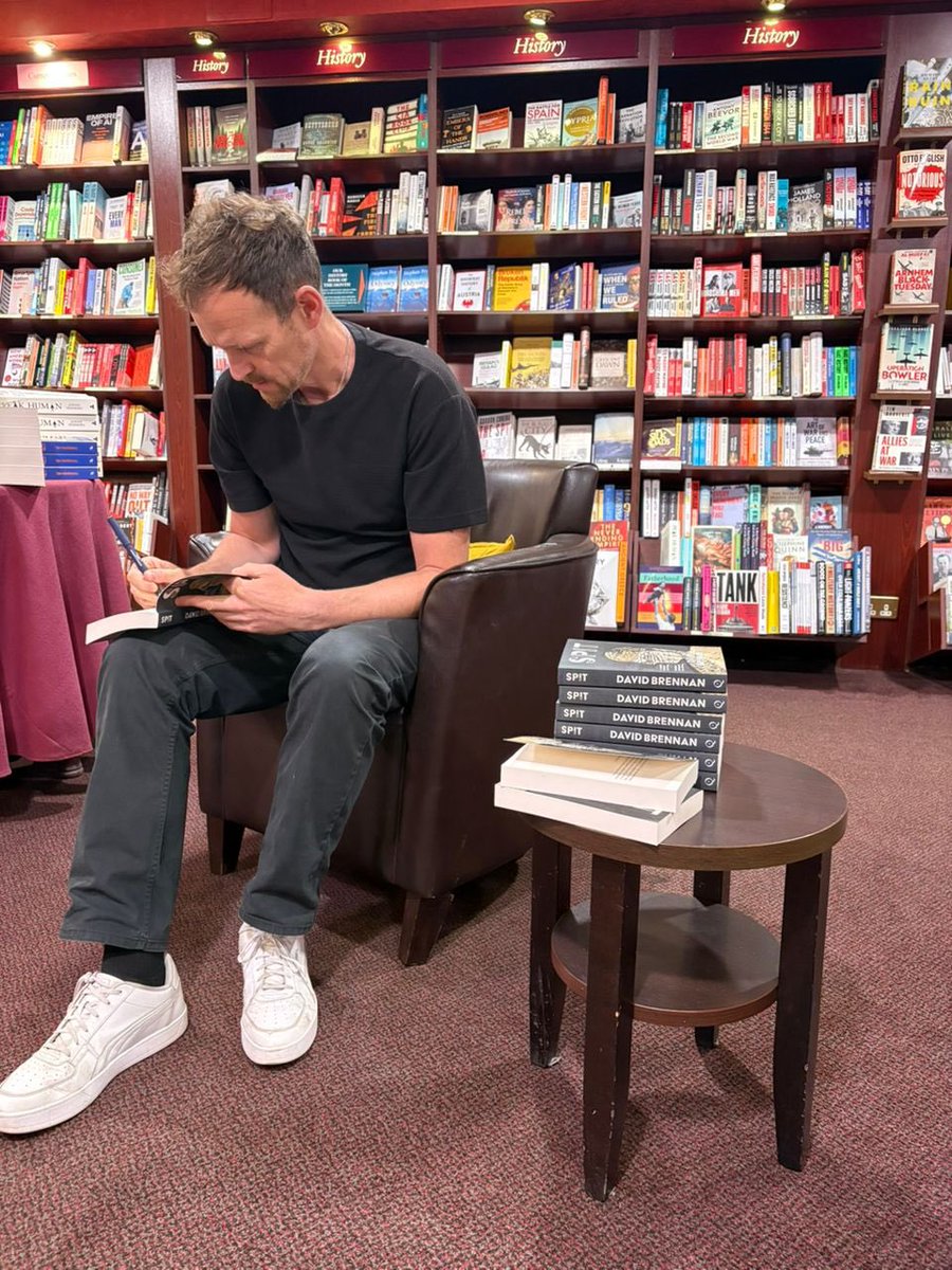 Epoque_Press's tweet image. A big thank you to the @TheBookCentres Kilkenny for having @davidbr42580158 in to sign copies of his novel, SPIT.
#epoquepressauthors #epoquepresstitles #book #books #bookshops