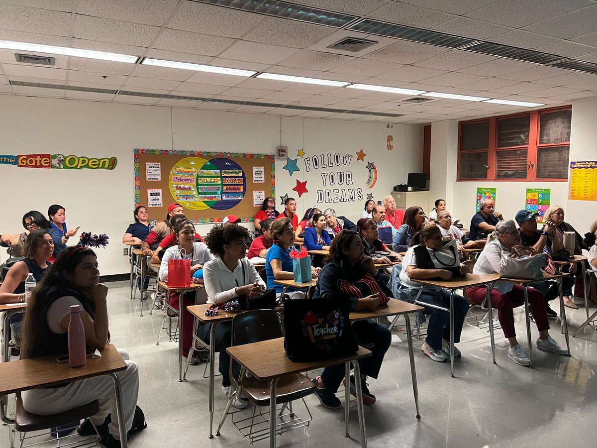 palmettoadult's tweet image. Happy Fourth of July from Miami Palmetto Adult! 💙❤️

@MDCPS @suptdotres @mantilla1776 

#YourBestChoiceMDCPS
#TuMejorOpcónMDCPS