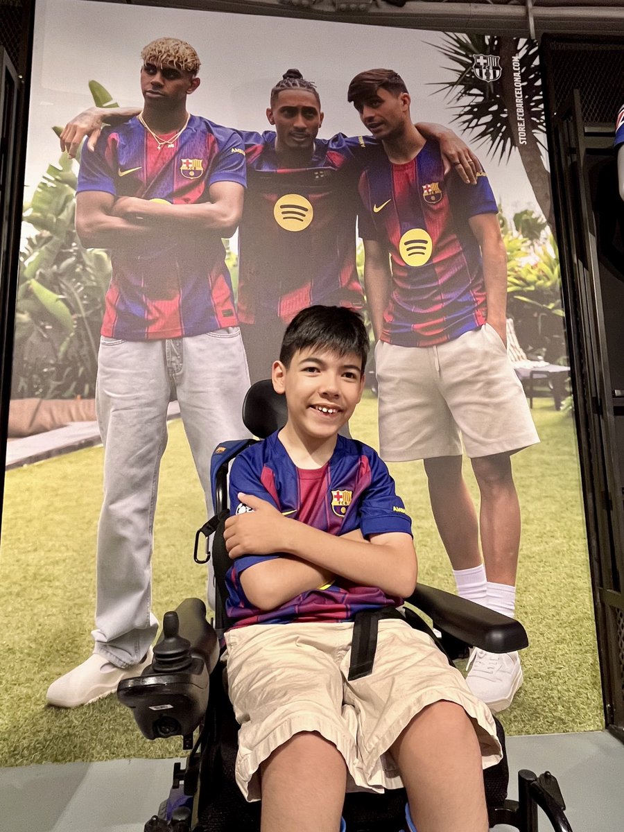 🙌 Nou fitxatge: Bruno R.W

El que es promet, es compleix! Li vam dir que li regalaríem la nova equipació per la seva valentia… i és que aquest nano és tot un valent!

💙❤️ Amb ell, definim el demà.
<a href="/FCBarcelona_es/">FC Barcelona</a> <a href="/FCBarcelona_cat/">FC Barcelona</a>