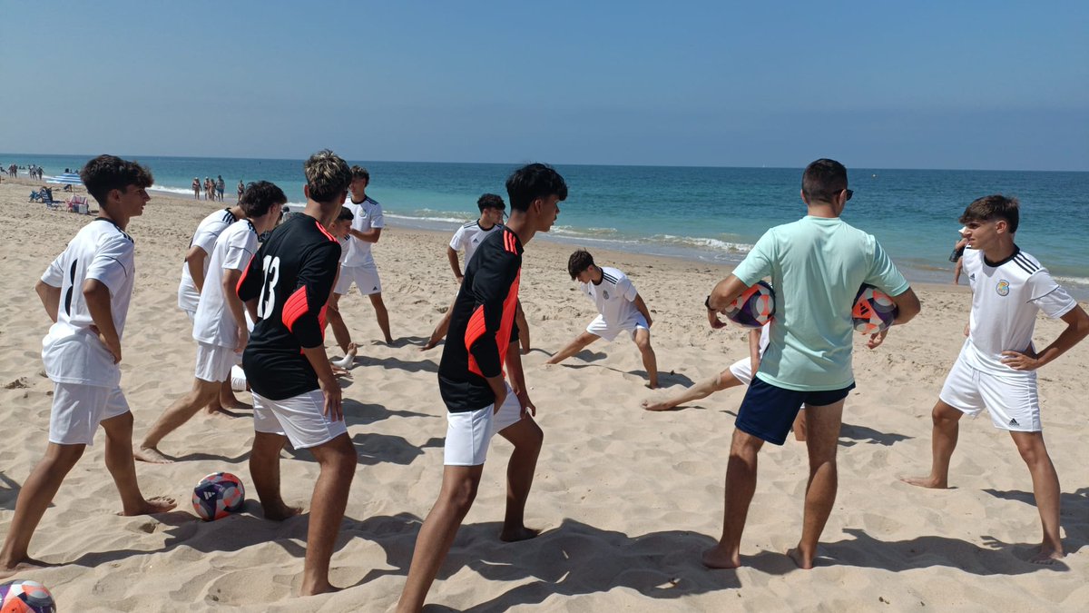 Real Federación Aragonesa Fútbol (@futbolaragon) on Twitter photo #RFAF 𝗦𝗘𝗟𝗘𝗖𝗖𝗜𝗢́𝗡 I FÚTBOL PLAYA
🗣️La Selección Aragonesa masculina Sub 16 de fútbol playa de <a href="/futbolaragon/">Real Federación Aragonesa Fútbol</a> consigue una victoria histórica en el Campeonato de España de Fútbol Playa 🏖️
⚽️ <a href="/FFCM_es/">FFCM</a>- <a href="/futbolaragon/">Real Federación Aragonesa Fútbol</a> (2-4) 👏👏
📺 Ver el partido
youtube.com/live/0kV3jB9_i… #RFAF 𝗦𝗘𝗟𝗘𝗖𝗖𝗜𝗢́𝗡 I FÚTBOL PLAYA
🗣️La Selección Aragonesa masculina Sub 16 de fútbol playa de <a href="/futbolaragon/">Real Federación Aragonesa Fútbol</a> consigue una victoria histórica en el Campeonato de España de Fútbol Playa 🏖️
⚽️ <a href="/FFCM_es/">FFCM</a>- <a href="/futbolaragon/">Real Federación Aragonesa Fútbol</a> (2-4) 👏👏
📺 Ver el partido
youtube.com/live/0kV3jB9_i…