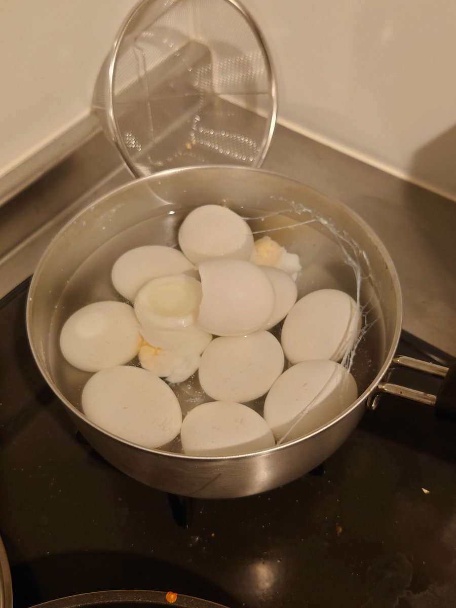 ゆで卵って脱走癖ありましたっけ？