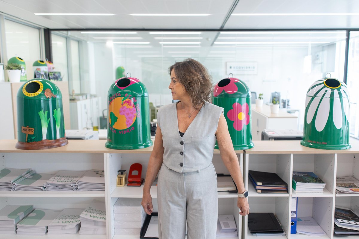 Consejería de Sostenibilidad y Medio Ambiente (@medioamband) on Twitter photo 🤝Andalucía refuerza la cooperación con <a href="/ecovidrio/">Ecovidrio 🌍</a> para seguir incrementando los porcentajes de recogida y reciclaje.
<a href="/LinaGarcia_AND/">Catalina García</a> apuesta por la corresponsabilización de ciudadanía, hostelería, administraciones y SCRAP para alcanzar la meta del 70%.
opgob.es/2asds 🤝Andalucía refuerza la cooperación con <a href="/ecovidrio/">Ecovidrio 🌍</a> para seguir incrementando los porcentajes de recogida y reciclaje.
<a href="/LinaGarcia_AND/">Catalina García</a> apuesta por la corresponsabilización de ciudadanía, hostelería, administraciones y SCRAP para alcanzar la meta del 70%.
opgob.es/2asds