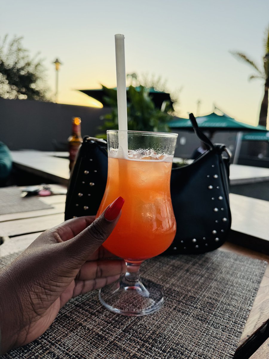 ——-Gwaanaka— tweet media