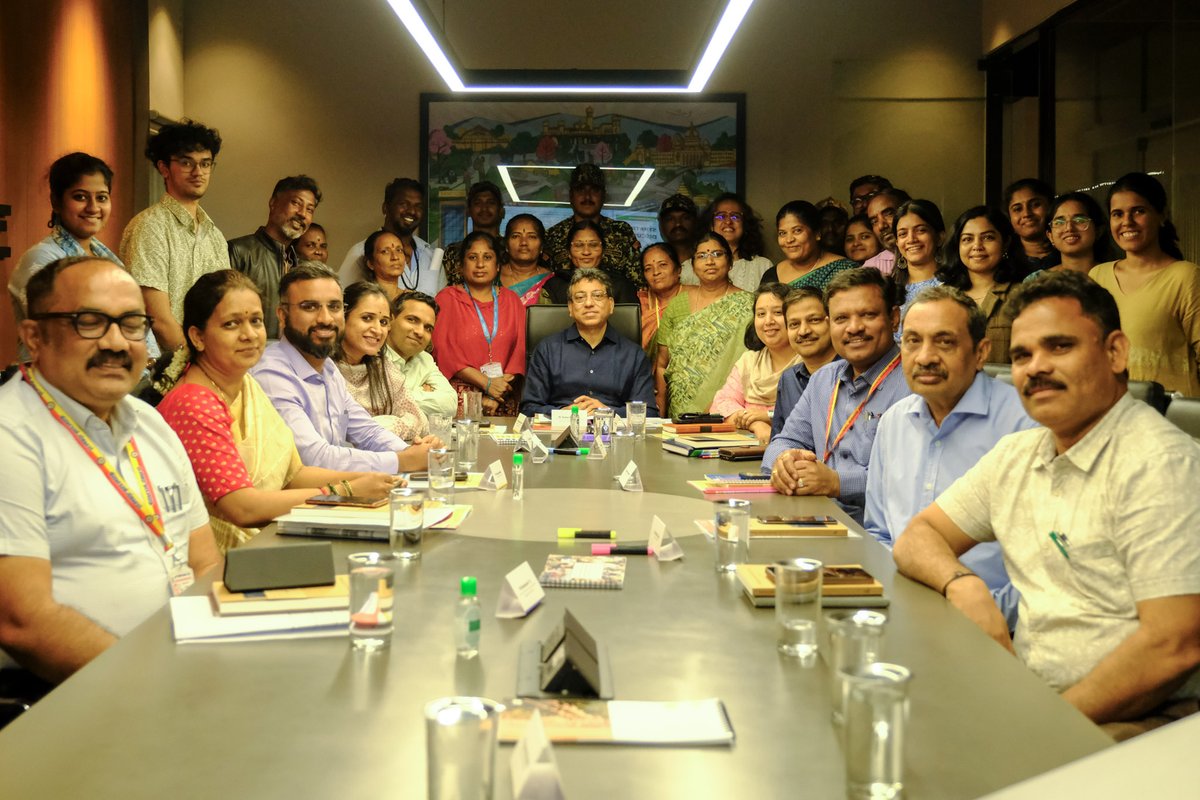 gba_bcac's tweet image. ಬದಲಾಗುವ ನಗರಕ್ಕೆ ಬದಲಾಗುತ್ತಿರುವ ಧ್ವನಿಗಳು — ಬೆಂಗಳೂರು ತ್ಯಾಜ್ಯ ನಿರ್ವಹಣೆಗೆ ಜನಪಾಲನೆಯ ನೂತನ ಅಧ್ಯಾಯ!

What happens when Bengaluru’s #wastewarriors, #marshals, #linkworkers, and #city leaders come together at one table? 
Real solutions. Bold voices. Shared action.

Today, On July 4th,…