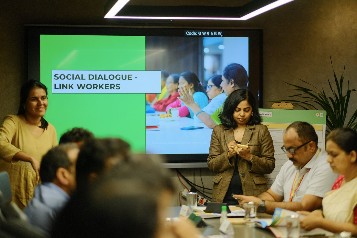 gba_bcac's tweet image. ಬದಲಾಗುವ ನಗರಕ್ಕೆ ಬದಲಾಗುತ್ತಿರುವ ಧ್ವನಿಗಳು — ಬೆಂಗಳೂರು ತ್ಯಾಜ್ಯ ನಿರ್ವಹಣೆಗೆ ಜನಪಾಲನೆಯ ನೂತನ ಅಧ್ಯಾಯ!

What happens when Bengaluru’s #wastewarriors, #marshals, #linkworkers, and #city leaders come together at one table? 
Real solutions. Bold voices. Shared action.

Today, On July 4th,…