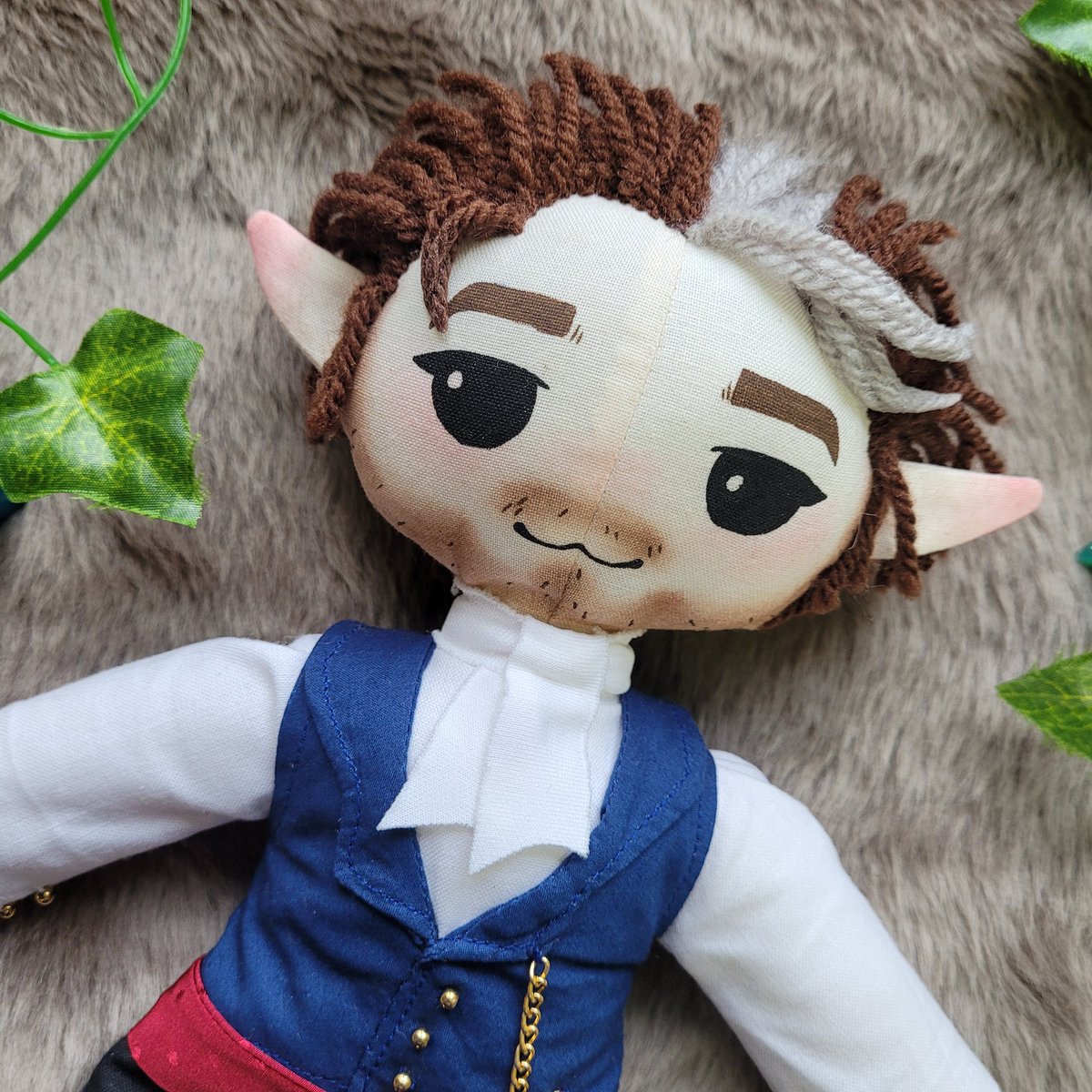 I'm finally able to share with you this absolute cutie! 
Sometimes in this business, I will make "secret dolls" that are suprise gifts or not to be shown online. So I become a secret agent, hiding them from showing in the back of photos
#artdoll #dnd #fabricdoll
