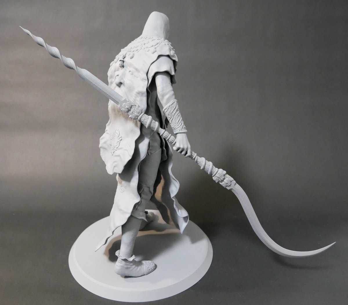 siroyagi_gordon's tweet image. 【告知】
この度冬WFで展示した作品の当日版権が降りましたので、夏WFの告知をさせていただきます。
白山羊堂 3-31-19
ーーー
ELDEN RINGより 神肌の使徒 全高約270mm(販売)
霊喚びつむり 全高約90m(販売)
ーーー…