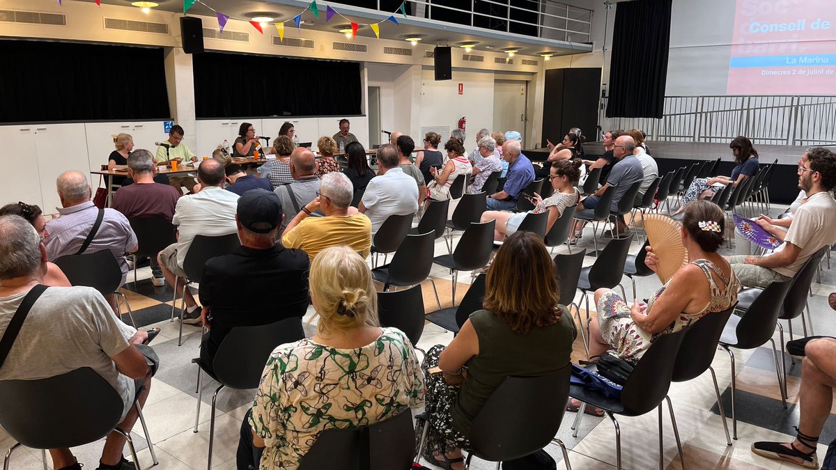 El veïnat de la Marina denuncia situacions d'inseguretat i amenaces en algunes zones del barri,
Al #SantsMontjuïcAlDia escoltem un resum de totes les intervencions i temes del #Consell de #Barri de la #Marina.

🎧Audio👉go.ivoox.com/rf/151688715
📰Notícia📸👉el3.cat/noticia/102233…