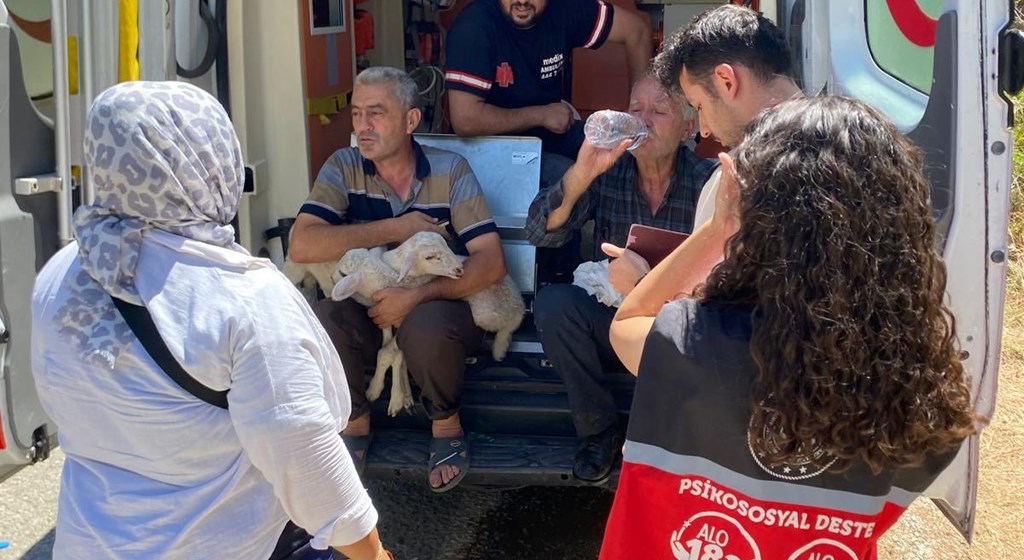 Sosyal Yardımlar Genel Müdürlüğü (@ashb_sygm) on Twitter photo Bakanımız Göktaş: “Bilecik, İzmir ve Hatay’daki yangınlardan etkilenen hanelere 12 milyon 260 bin lira kaynak aktardık”
Haberin detayları:
aile.gov.tr/sygm/haberler/…
<a href="/MahinurOzdemir/">Mahinur Özdemir Göktaş</a>
<a href="/tcailesosyal/">T.C. Aile ve Sosyal Hizmetler Bakanlığı</a> Bakanımız Göktaş: “Bilecik, İzmir ve Hatay’daki yangınlardan etkilenen hanelere 12 milyon 260 bin lira kaynak aktardık”
Haberin detayları:
aile.gov.tr/sygm/haberler/…
<a href="/MahinurOzdemir/">Mahinur Özdemir Göktaş</a>
<a href="/tcailesosyal/">T.C. Aile ve Sosyal Hizmetler Bakanlığı</a>