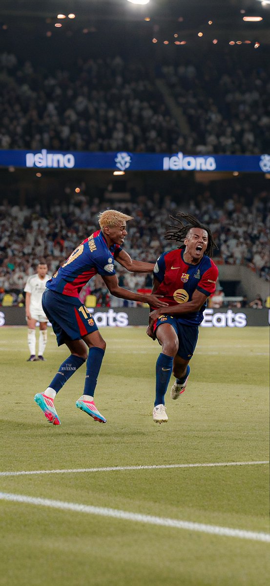 SitoFCB's tweet photo. Esperó unas pocas semanas y ahora tiene una página en la historia del club. Debe estar muy arrepentido seguramente https://t.co/uK4dHBI7MN