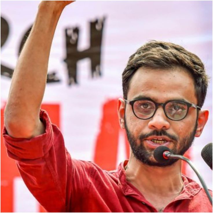 एक देश पर दो क़ानून??

बलात्कारी को                           एक स्टूडेंट को
बेल पर बेल                                जेल पर जेल