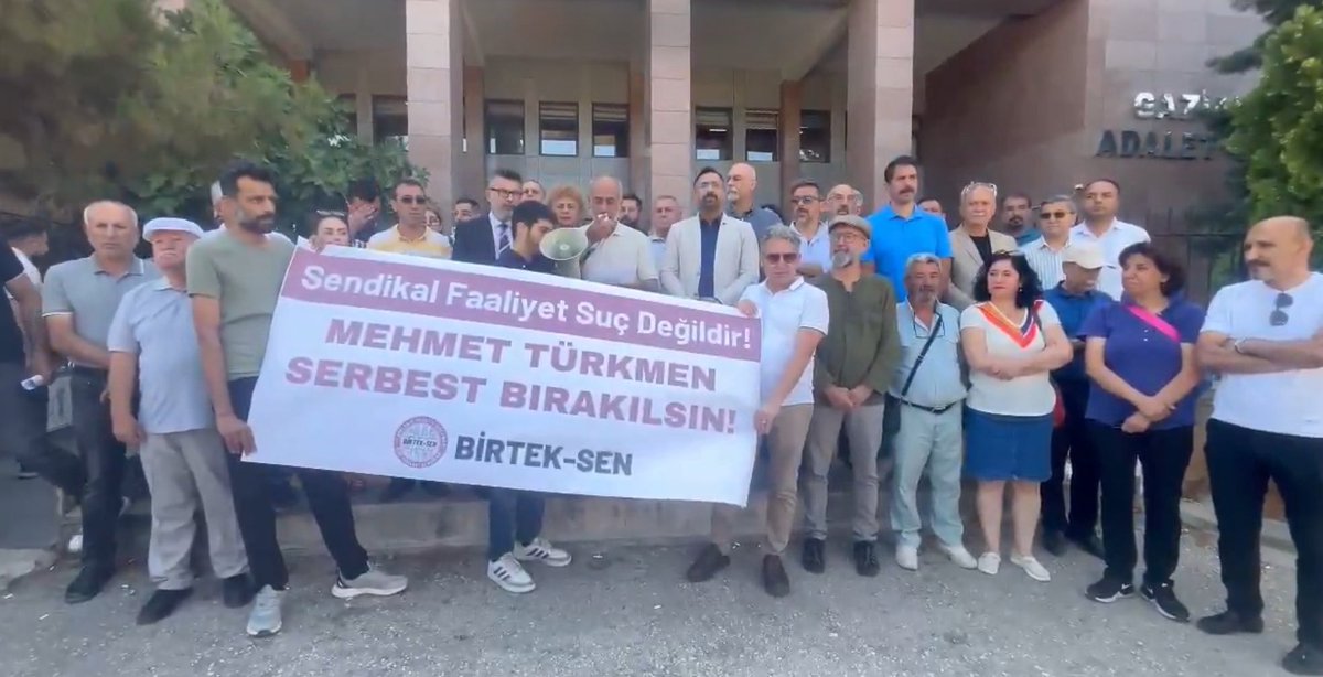 Levent Dölek (@leventdolek) on Twitter photo Tekstil işçilerinin önderi <a href="/mturkmenn27/">Mehmet Türkmen</a> ve sendikası <a href="/birlesiktekstil/">BİRTEK-SEN</a> ile dayanışmak ve onun mücadelesini sahiplenmek için Antep’teydik. Devrimci İşçi Partisi’nin dayanışmasını ve öncü işçilerin selamlarını ilettik. Mehmet başkan mahkemede de olanca coşkusuyla işçileri ve Tekstil işçilerinin önderi <a href="/mturkmenn27/">Mehmet Türkmen</a> ve sendikası <a href="/birlesiktekstil/">BİRTEK-SEN</a> ile dayanışmak ve onun mücadelesini sahiplenmek için Antep’teydik. Devrimci İşçi Partisi’nin dayanışmasını ve öncü işçilerin selamlarını ilettik. Mehmet başkan mahkemede de olanca coşkusuyla işçileri ve