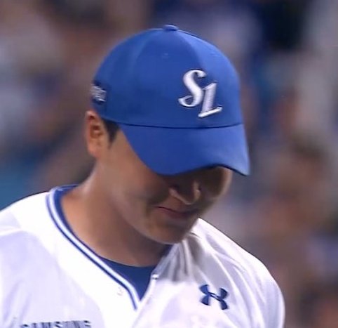 내좌승이 ㅠㅠ
8이닝동안 열라 무표정으로 던지다가
도미넌트 스타트 달성하고 나서야 빵끗 웃음 ㅠㅠ