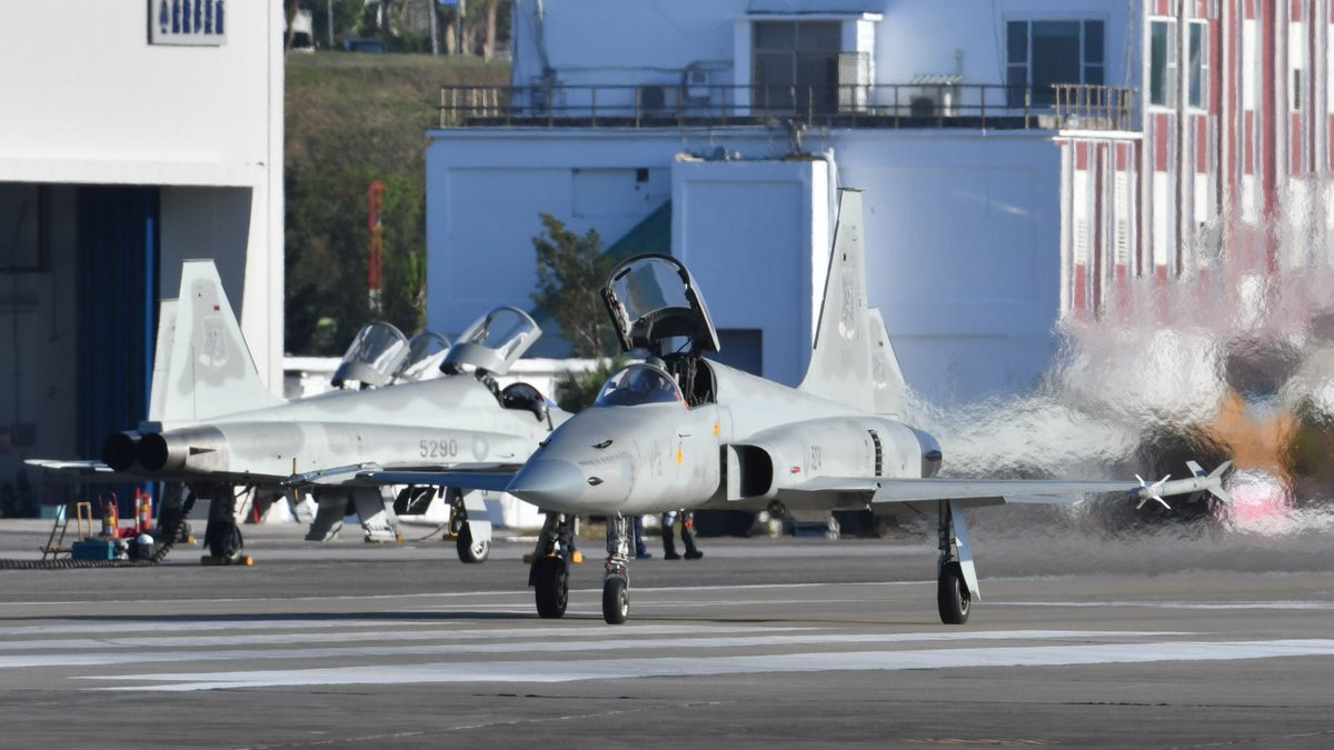 k_fox48jet's tweet image. さようならROCAF F-5ファミリー
友人たちの協力を得て、駆け込みで楽しむことができました
図鑑や模型で憧れた機体が消えていくのは寂しい限りです