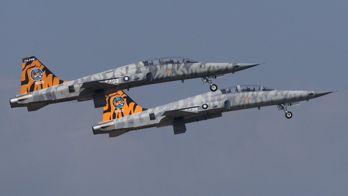 k_fox48jet's tweet image. さようならROCAF F-5ファミリー
友人たちの協力を得て、駆け込みで楽しむことができました
図鑑や模型で憧れた機体が消えていくのは寂しい限りです