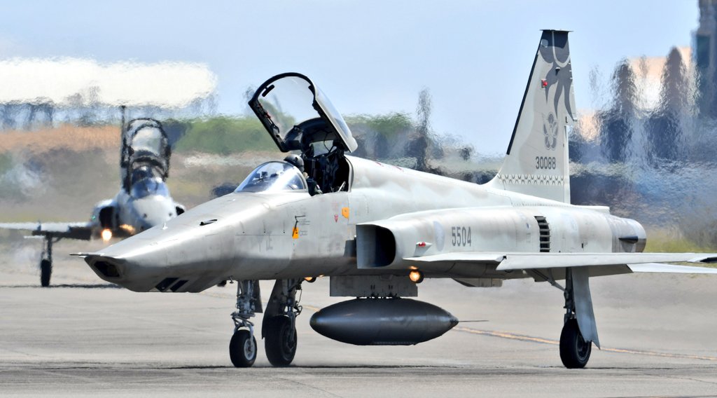 k_fox48jet's tweet image. さようならROCAF F-5ファミリー
友人たちの協力を得て、駆け込みで楽しむことができました
図鑑や模型で憧れた機体が消えていくのは寂しい限りです