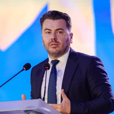 EraldKapri's tweet photo. #NewProfilePic https://t.co/2YgRnDbnYF