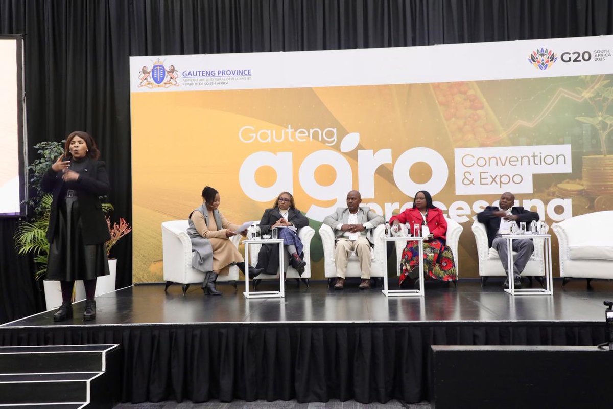 OfficialGDARD's tweet photo. Panel 5 Part 2 is live!
From poultry & pork to eggs & red meat โ agropreneurs are sharing their journeys in building thriving animal-based value chains. ๐ผ๐ฅ
๐ค Moderated by Dr. Phuti Chelopo-Mgobozi
#AgroProcessingGauteng #MadeInGP #GrowingGautengTogether #GGT2030 https://t.co/A2zI3l7fhs