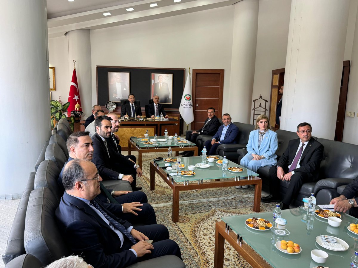 📍Malatya Büyükşehir Belediyesi

📌6 Şubat depremlerinin ardından yürütülen yeniden yapılanma süreci kapsamında, enerji altyapısına ilişkin öncelikli ihtiyaçların değerlendirilmesi amacıyla Malatya’mızda programlarımıza Enerji ve Tabii Kaynaklar Bakanımız Sayın Alparslan