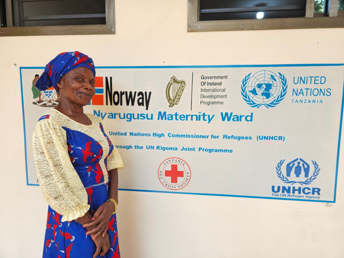 UNHCRTanzania's tweet image. Rehema is a refugee, leader, and fierce advocate for women’s health.
Since 1996, she’s helped transform care for mothers in Tanzania’s refugee camps.
Thanks to her voice and support from 🇮🇪 & 🇳🇴, a new maternity ward now stands as a symbol of hope: unhcr.org/africa/news/st…
