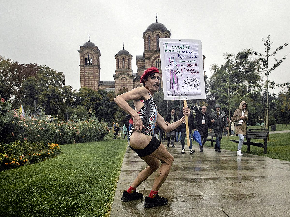 KonstantinJ95's tweet photo. #LGBT активисти годинама уназад на својим парадама скрнаве све што наш православни народ сматра светињом и то без икакве одговорности. Покушаји пријављивања особа које шире мржњу према СПЦ увек бивају одбачени. 

#LGBT активисти су изнад закона. Њима је дато право, да без последица, шире мржњу и нетрпељивост само и искључиво према Српској Православној Цркви, иако све верске заједнице имају негативан став у односу на њихову агенду. 

Православље је темељ нашег идентитета и окретањем главе од овог проблема отварамо врата за нови ниво њихове тортуре према нама, а то је УВОЂЕЊЕ ЦЕНЗУРЕ НА НАШЕ МИШЉЕЊЕ И УЧЕЊЕ НАШЕ ЦРКВЕ.