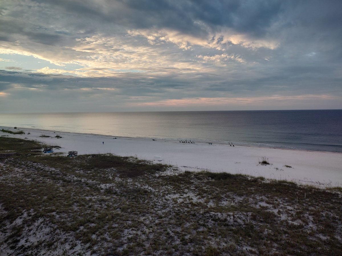 DMAC27_AU's tweet photo. Beautiful sunrise over a glass flat Gulf of America. Happy 4th!! 🇺🇸 https://t.co/DwJcgBuPTr