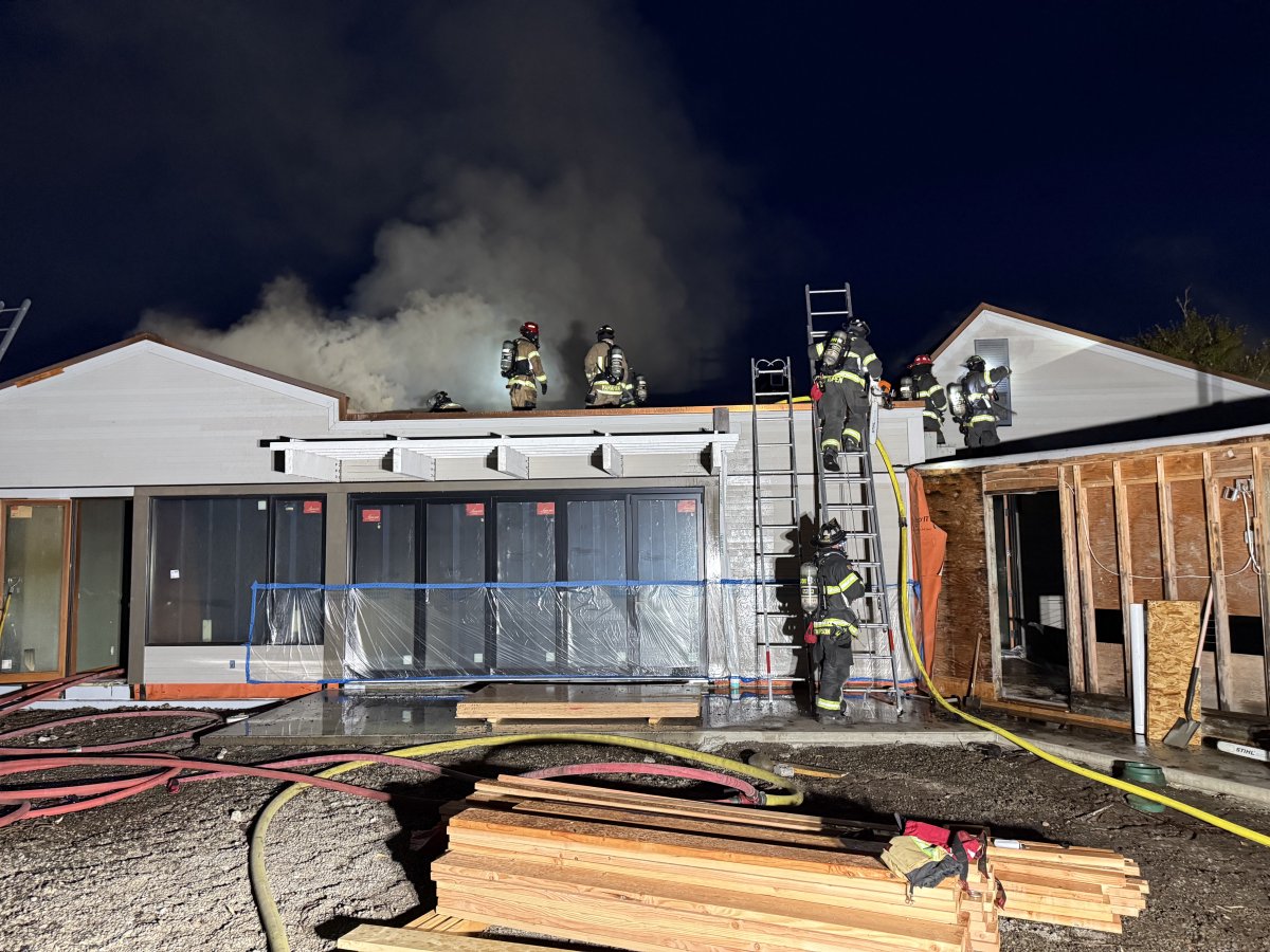 ZONE3PIOs's tweet image. King County Fire District 2 and Puget Sound Fire is on scene of a 2-alarm house fire in the 18500 block of Normandy Terrace SW.