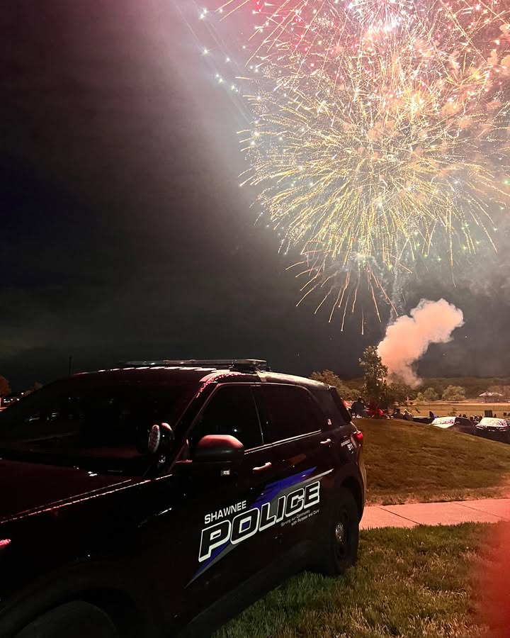shawneeKSpolice's tweet image. Happy Fourth of July from all of us at the Shawnee Police Department!
Celebrate responsibly and remember that fireworks can be legally used within city limits between 10:00 a.m. and 11:00 p.m. on July 4th. Please note officers will be enforcing this ordinance.