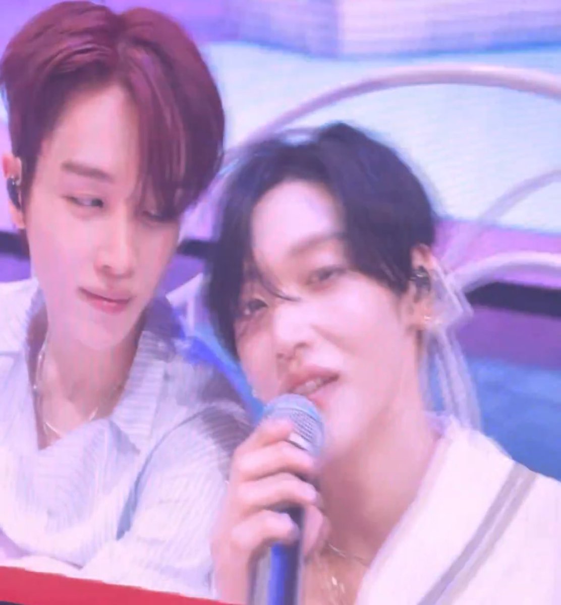 레바 tweet media