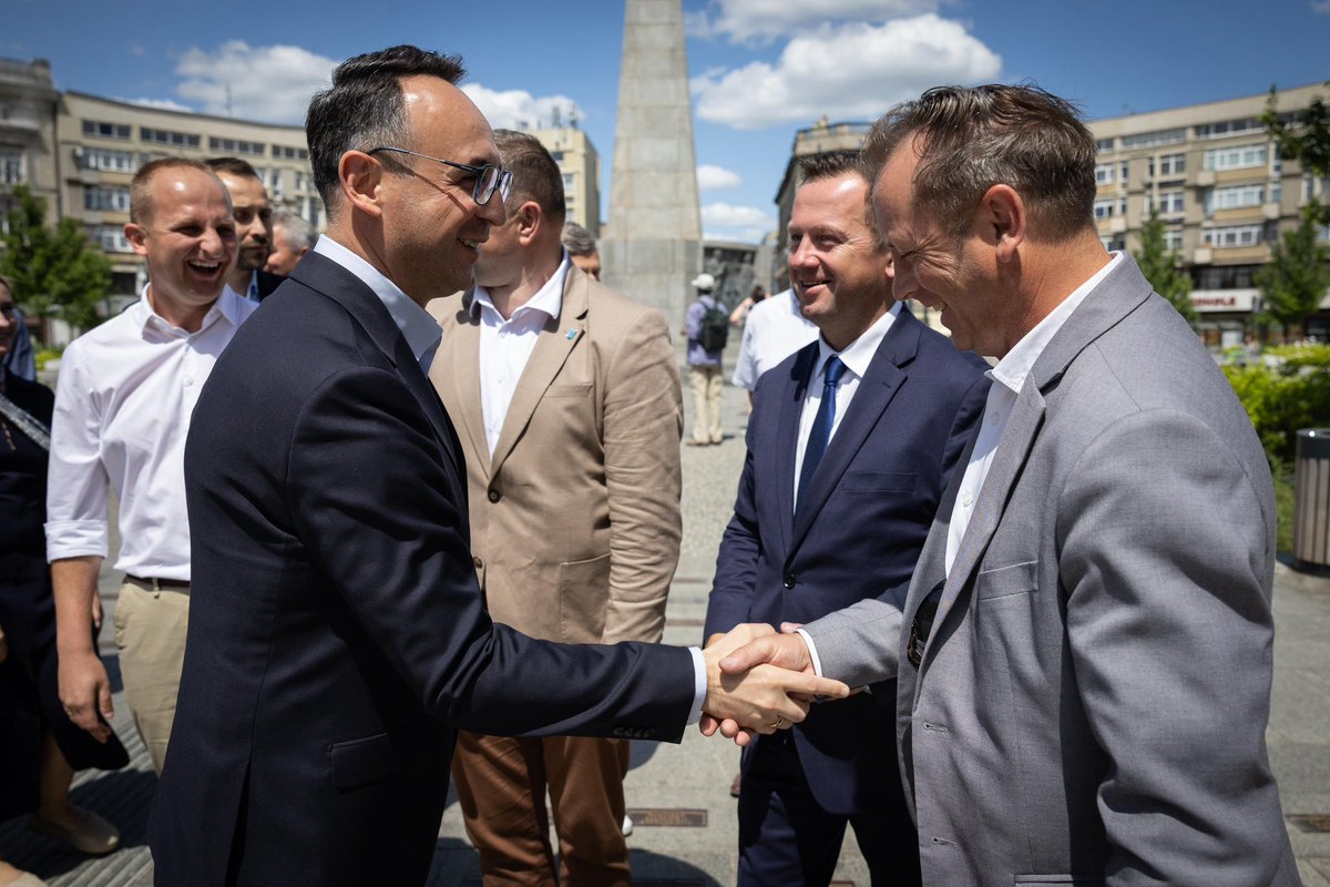 🔔 Czas przywrócić samorządność!

❗Klub PSL złożył dziś w Sejmie projekt ustawy znoszącej dwukadencyjność wójtów, burmistrzów i prezydentów miast. Nasz cel jest jasny: oddać pełnię władzy samorządowej w ręce mieszkańców!

✅ Podczas konferencji prasowej w Łodzi, wspólnie z