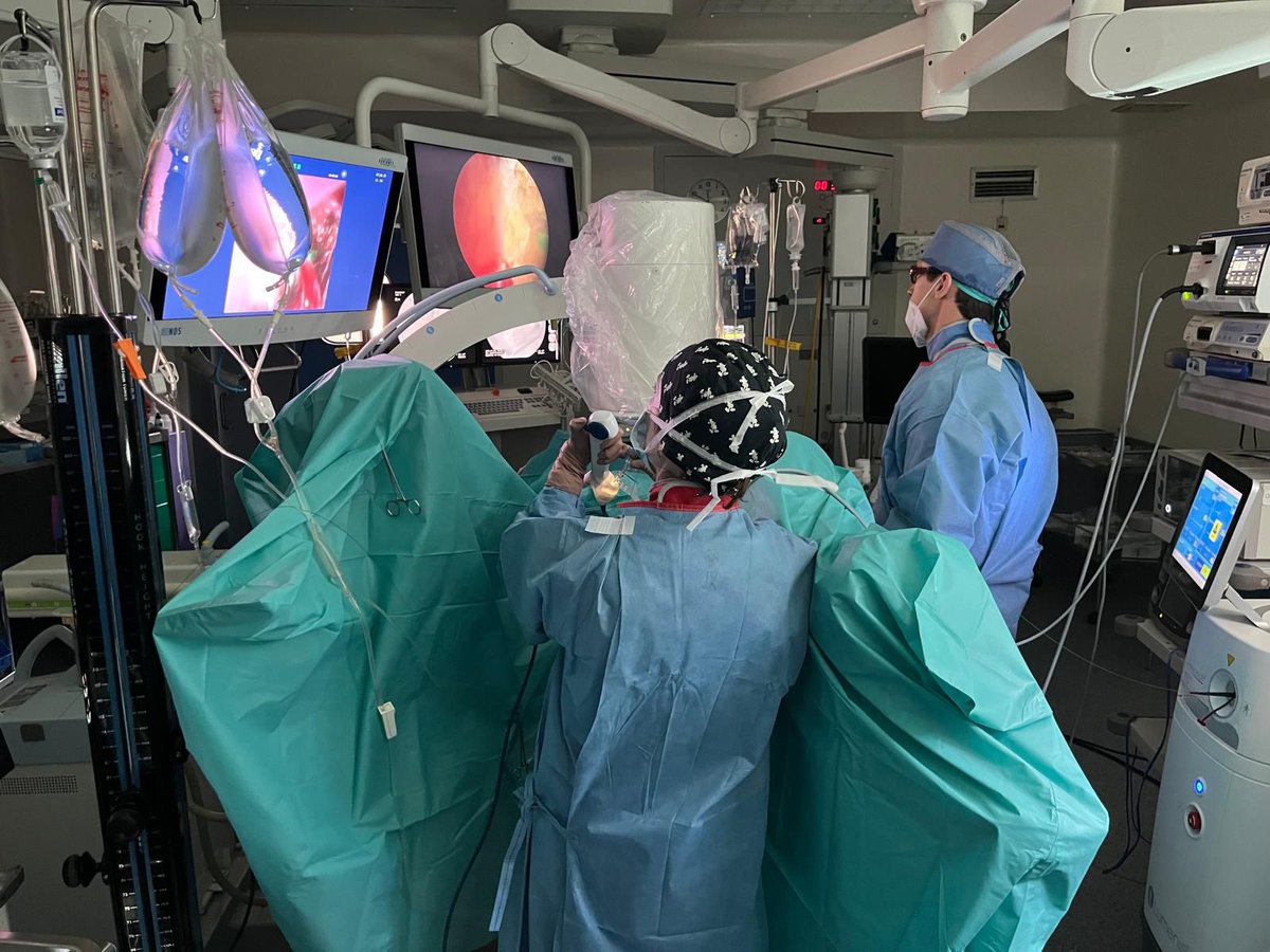 j_garre's tweet photo. ¿Sigue teniendo hueco el acceso percutáneo convencional? 
Caso de esta semana: coraliforme completo izq., ECIRS supino con acceso único por GCI. Punción intercostal x GCM por hipermovilidad. Litiasis en cáliz post. sup. resuelta con fURS. 1 tiempo. Libre de litiasis.#UroMérida https://t.co/AIMDv7Ksr1