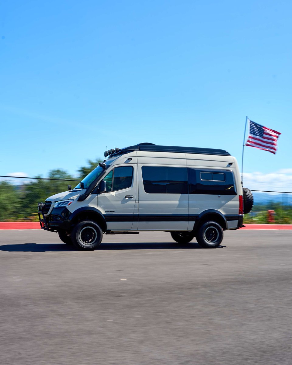 Outsidevan's tweet image. 🇺🇸 Wishing you a Happy 4th of July from all of us at Outside Van! 🇺🇸

Today we celebrate freedom—and the open road that lets us chase it. Here’s to the adventures that bring us closer to what matters most.