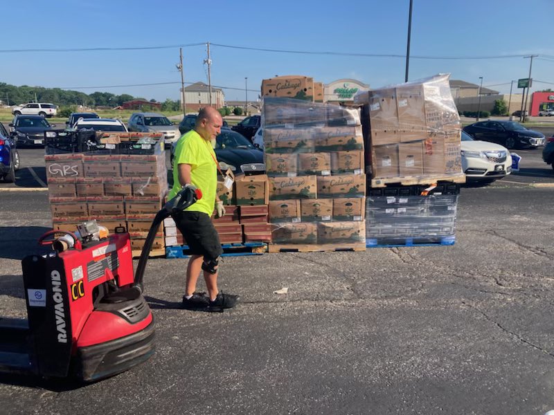 MMULSTL's tweet image. The Urban League @ULSTL hosted another Food Distribution this week for those in need providing items for almost 400 families totaling slightly over $100,000. Thank you to all of our dedicated staff and volunteers who make these efforts happen seamlessly throughout the region at…
