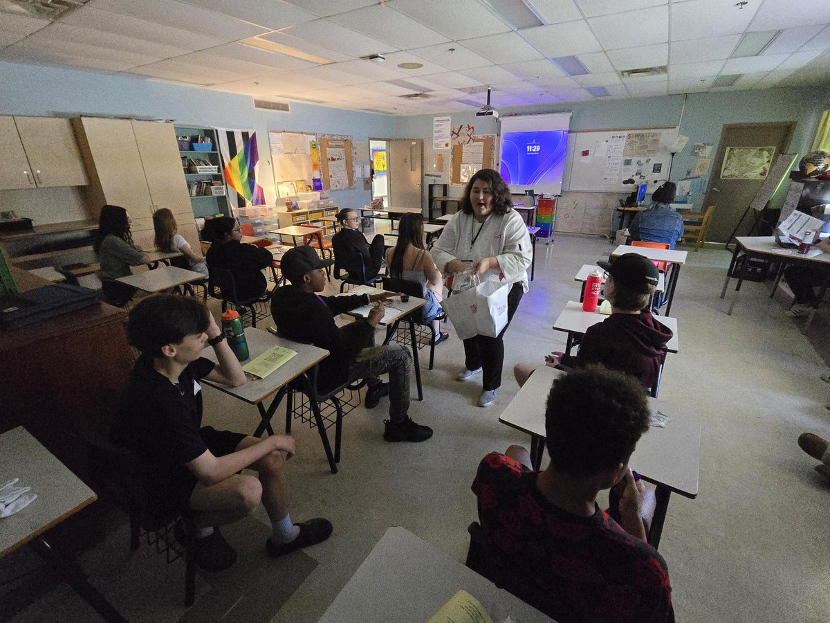 hfxconventions's tweet image. Our Sous Chef, Charmaine Roma, brought her culinary story to life at Graham Creighton Junior High through Junior Achievement Nova Scotia’s World of Choices! 👩🍳✨ We're proud to see our staff support youth mentorship and real-world career exploration.