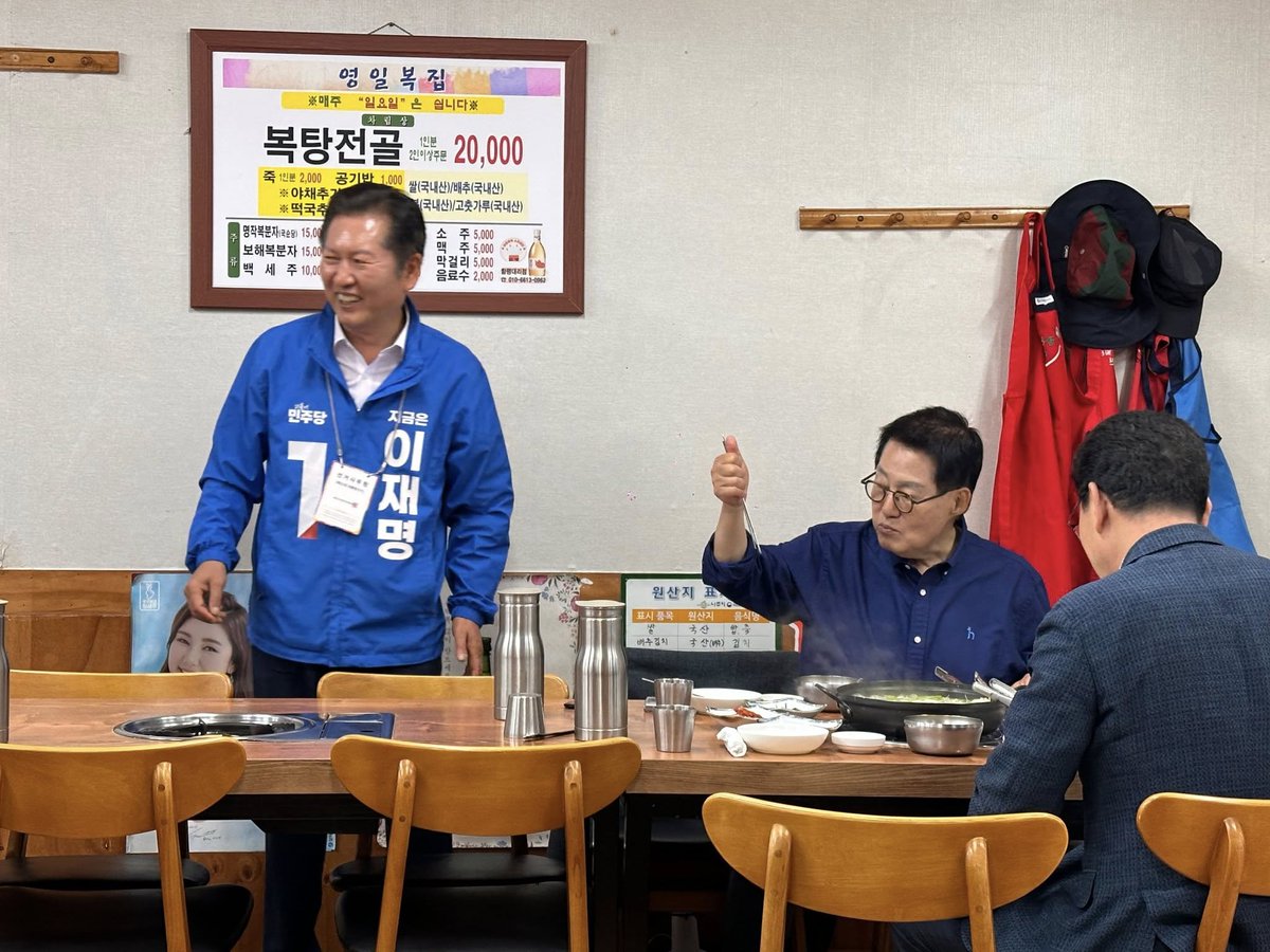 Clickseo's tweet photo. "이재명 대통령, 김민석 총리에 임명장 수여"

-- 김대중 정신 계승은 이야기 하지만...
-- 노무현.문재인 이야기는 없는 사람들이 최측근이라.

#김민석 #정청래 #박지원 #이재명 #대통령 https://t.co/bUGL1k1Qff