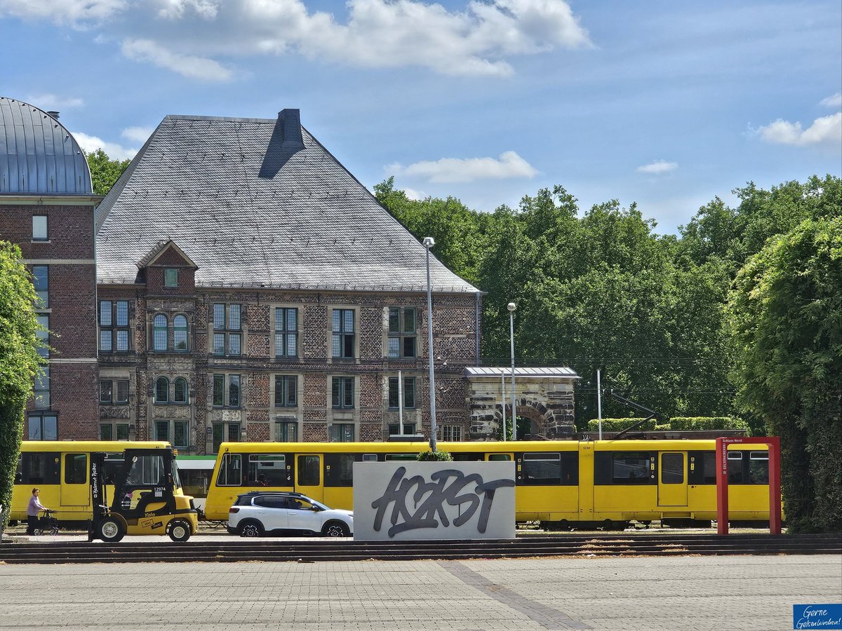 Wir durften für euch heute das neue Wahrzeichen für #Gelsenkirchen-Horst ablichten - bei der Sneak-Preview des neuen Kunstwerks „HORST“ auf dem Josef-Büscher-Platz. Der Verein Zukunft Horst e.V. und die Stadt Gelsenkirchen stellten das Werk von Beni Veltum vor.

(Foto: falke)
