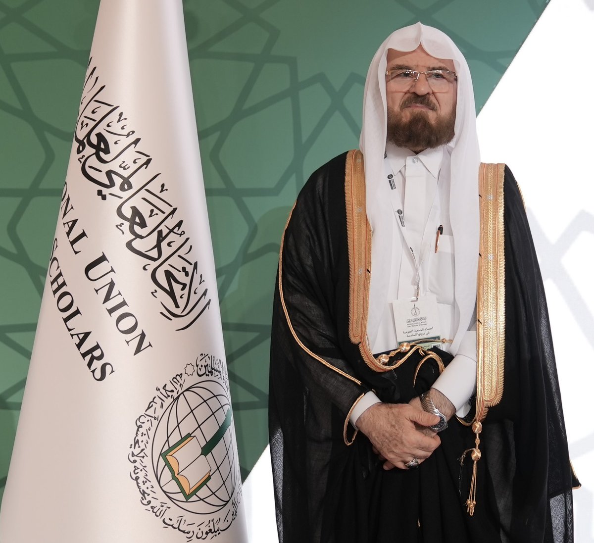 د. علي القره داغي (@ali_alqaradaghi) on Twitter photo بلاغ إلى أمتي 
أقولها بصدق القلب وضمير العالِم الذي يحمل أمانة الكلمة: لم نعد في لحظة عابرة يمكن فيها التذكير أو الاستنهاض فقط، بل نحن أمام خطر وجودي يهدد قضيتنا المركزية، القدس وفلسطين، تهديدًا مباشرًا، فادحًا، معلنًا، في وضح النهار.
لقد أعلنتُ، بصفتي رئيسًا للاتحاد العالمي بلاغ إلى أمتي 
أقولها بصدق القلب وضمير العالِم الذي يحمل أمانة الكلمة: لم نعد في لحظة عابرة يمكن فيها التذكير أو الاستنهاض فقط، بل نحن أمام خطر وجودي يهدد قضيتنا المركزية، القدس وفلسطين، تهديدًا مباشرًا، فادحًا، معلنًا، في وضح النهار.
لقد أعلنتُ، بصفتي رئيسًا للاتحاد العالمي