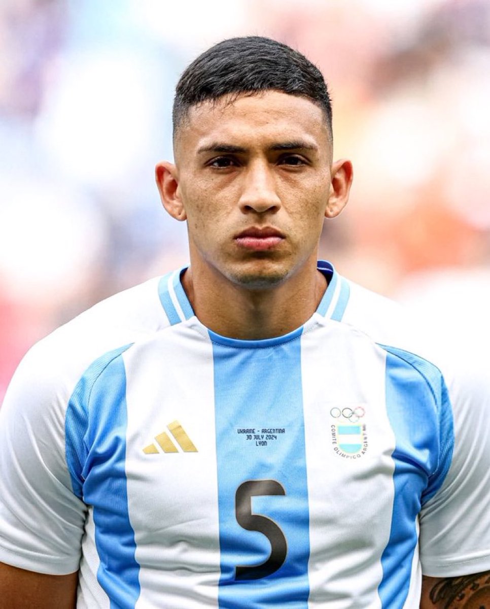 AtaqueFutbolero's tweet photo. 🤯🇦🇷🇪🇸 REAL SOCIEDAD QUIERE FICHAR A EQUI FERNÁNDEZ COMO REEMPLAZO DE ZUBIMENDI. 

Lo confirma @FabrizioRomano. https://t.co/cSjPHGow3D