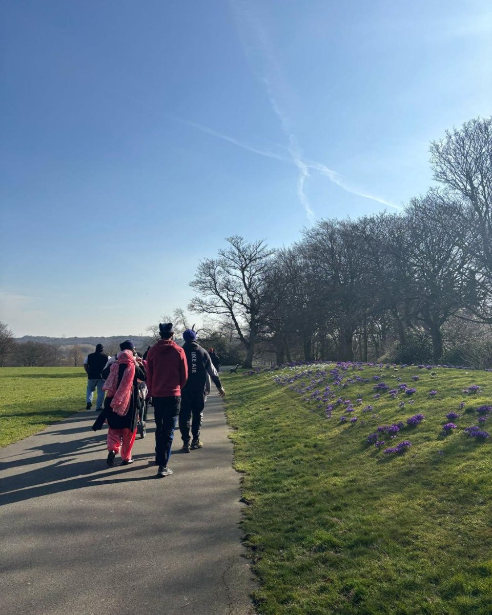 BCbeactive's tweet image. 🌳 From isolation to connection.
Older adults in West Bromwich are walking further, feeling better and forming lasting friendships, all thanks to weekly mindfulness walks led by @SikhHelpLine.
👏 This is the power of inclusive, community-led activity.