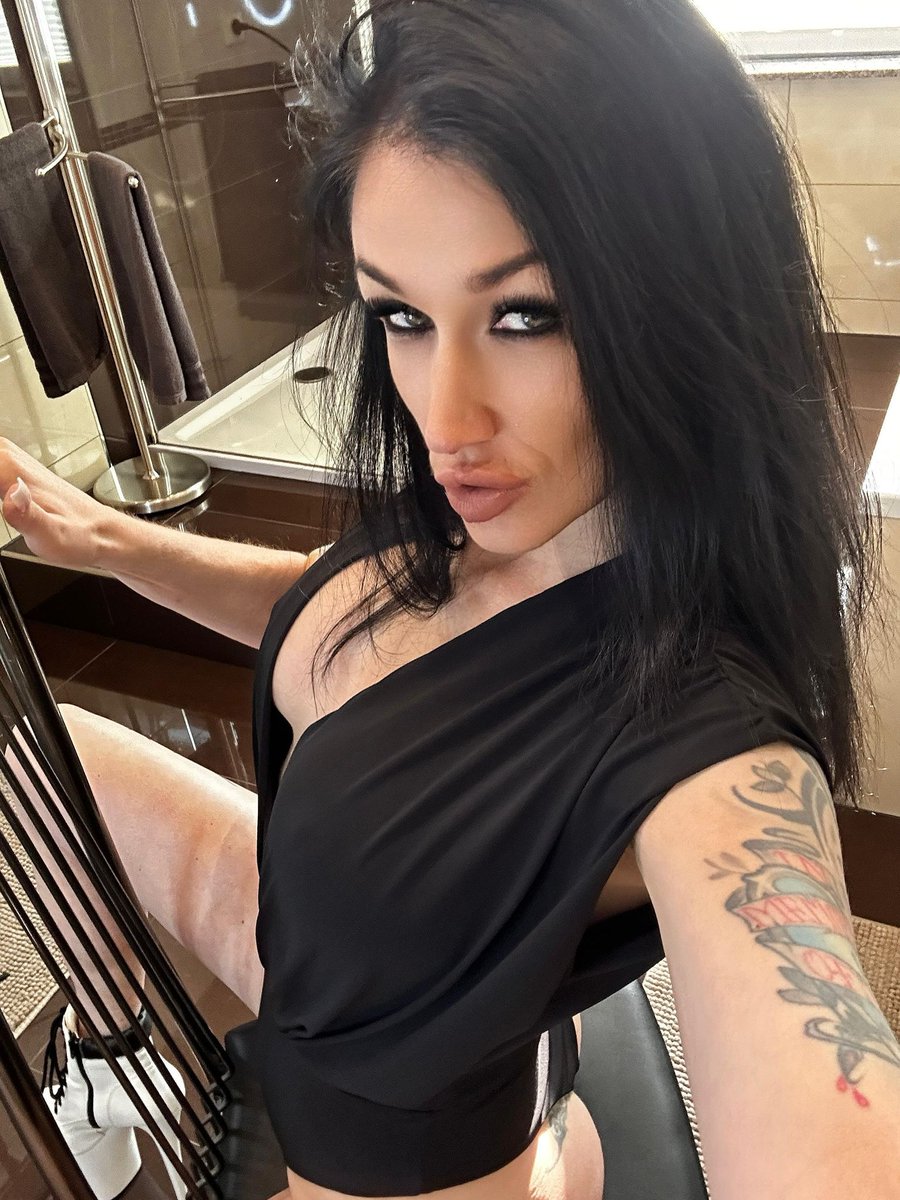 Sei ehrlich … würdest Du mit einer Frau mit Tattoos ausgehen?🫶🏻 Gib ein Like für JA und hinterlass gerne einen Kommentar – ich lese jeden einzelnen! 🤩