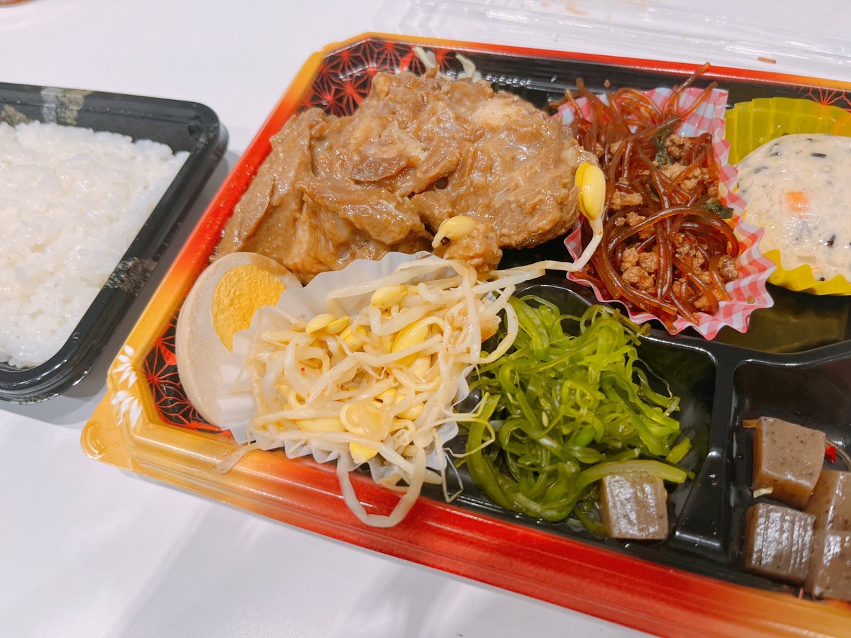 11_ko_ko's tweet image. 3日間東京ビッグサイトでお仕事!
実績を褒められるの嬉しいね。
頑張ってる方を見てるとこっちもやるぞぅ!!ってなるから環境いいって大事だね。
3日間での目標を片方は1日、もう片方は2日で達成した私たちでした!最高だー!
美味しいご飯も頂いて幸せ!
優花ちゃん入れた今日の写真忘れてた……!