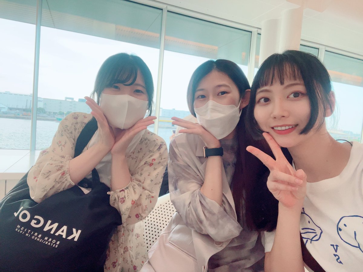 11_ko_ko's tweet image. 3日間東京ビッグサイトでお仕事!
実績を褒められるの嬉しいね。
頑張ってる方を見てるとこっちもやるぞぅ!!ってなるから環境いいって大事だね。
3日間での目標を片方は1日、もう片方は2日で達成した私たちでした!最高だー!
美味しいご飯も頂いて幸せ!
優花ちゃん入れた今日の写真忘れてた……!