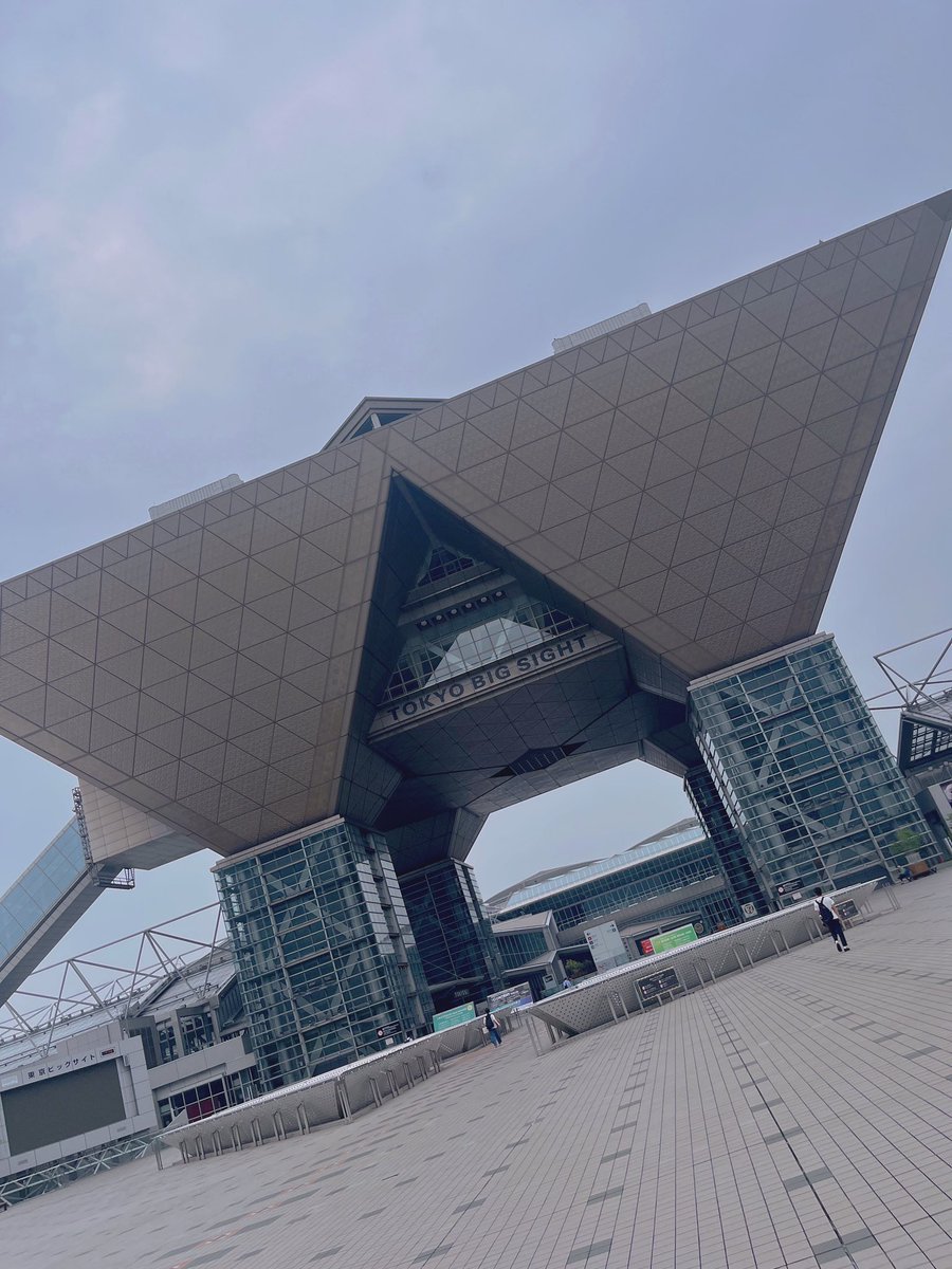 11_ko_ko's tweet image. 3日間東京ビッグサイトでお仕事!
実績を褒められるの嬉しいね。
頑張ってる方を見てるとこっちもやるぞぅ!!ってなるから環境いいって大事だね。
3日間での目標を片方は1日、もう片方は2日で達成した私たちでした!最高だー!
美味しいご飯も頂いて幸せ!
優花ちゃん入れた今日の写真忘れてた……!