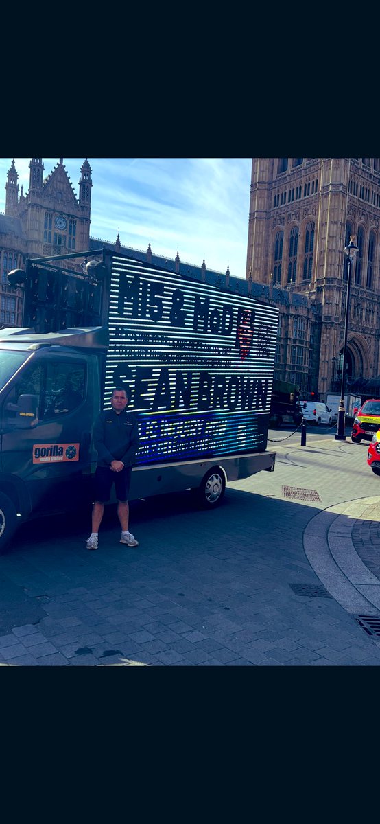 mcgeehanstephen's tweet image. Solidarity to the Brown family & the @BellaghyGAC @Doiregaa @UlsterGAA community for their unconditional support for a public inquiry for Sean RIP. Watching this unmissable message travel around the streets of London is a powerful reminder that truth & justice really do matter!🙏