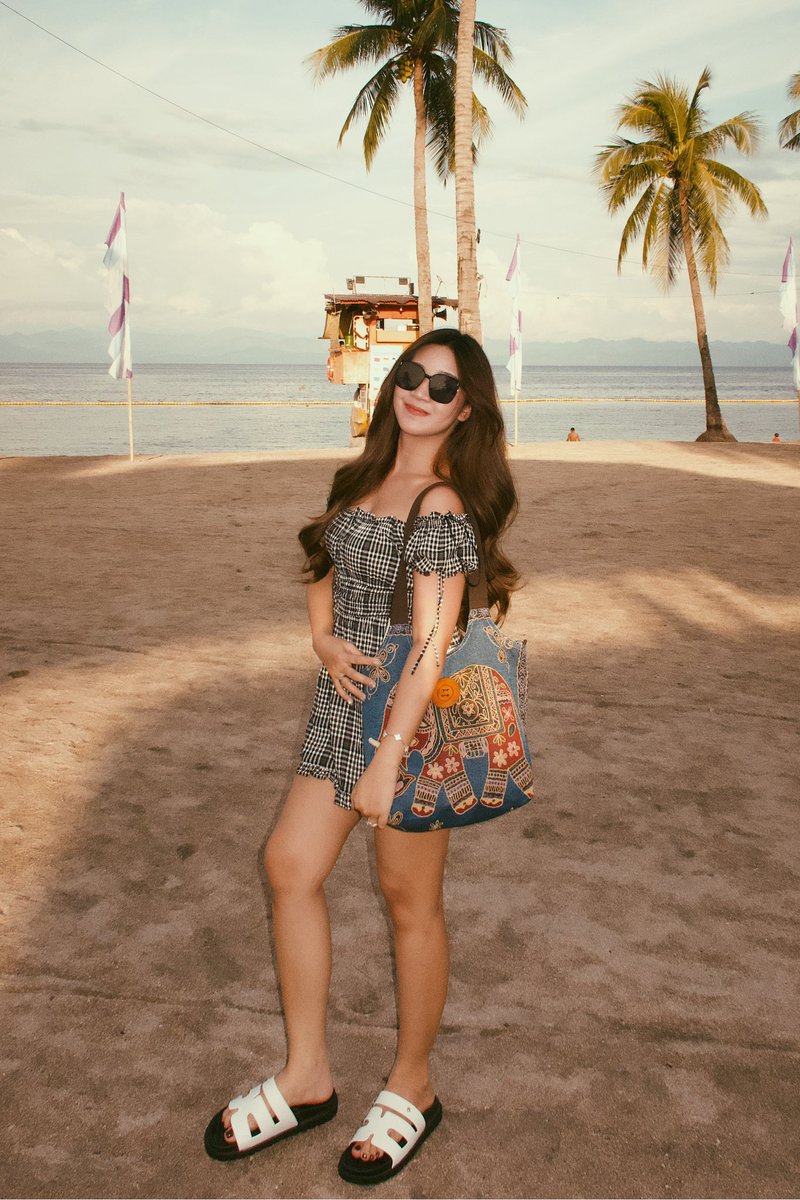 itscharot's tweet photo. quick beach trip to make this long weekend count ❤️ https://t.co/wtdcFXeyX8